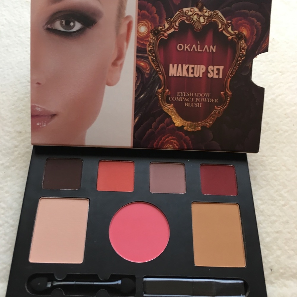 Makeup set - Picture 2 of 4